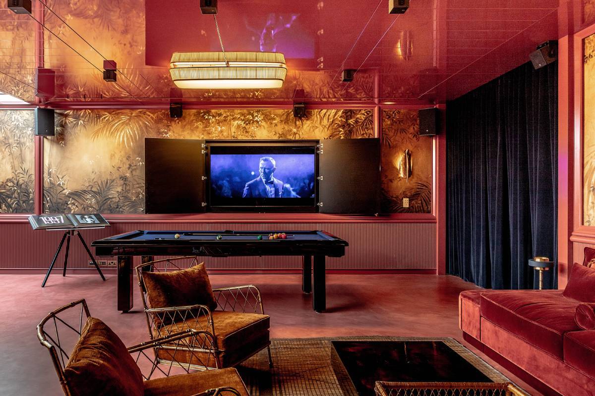 Indoor home audio installation for a luxury living space in Málaga.